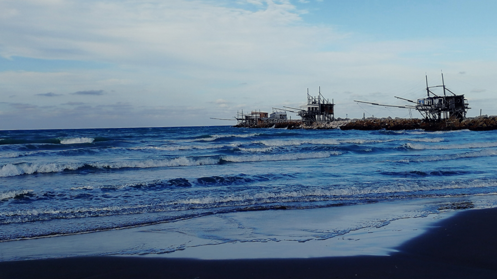 Trabocchi sulla spiaggia di Punta Penna, Vasto (CH)